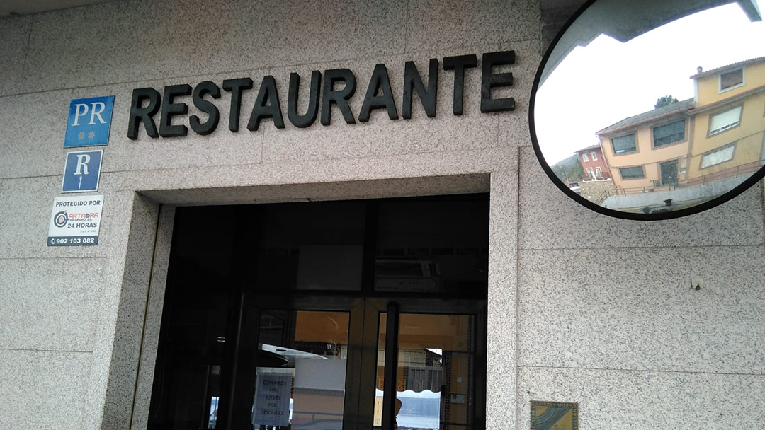 Pensión Restaurante O Noso Bar en Portosín