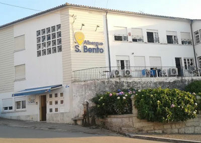 Banco Peregrino Albergue S.Bento (Seixas)