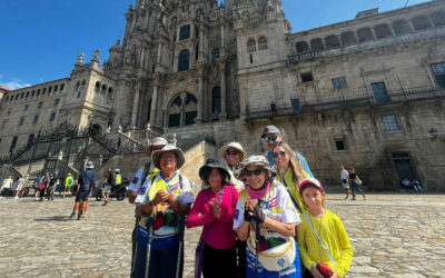 Con 95 años y bordón en mano, Rufina finaliza el Camino de Santiago